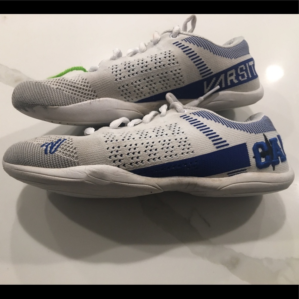Varsity sheer shoes 7.5 Cali all stars